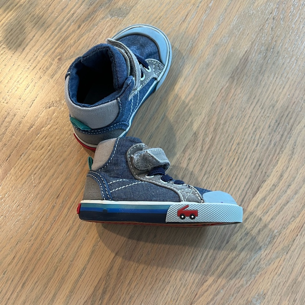 See Kai Run Dane sneakers size 4 - Picture 4 of 6
